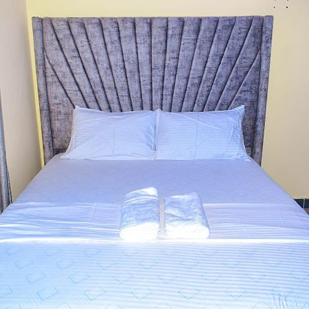 Lux Suites Bamburi Furnished Apartments المظهر الخارجي الصورة